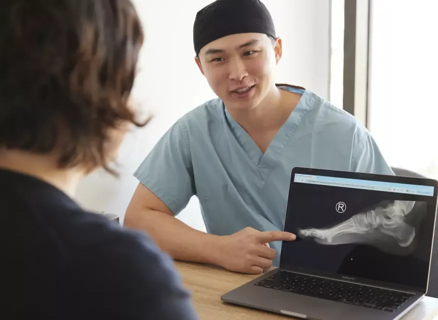 Doctor of Podiatric Medicine consulting with patient