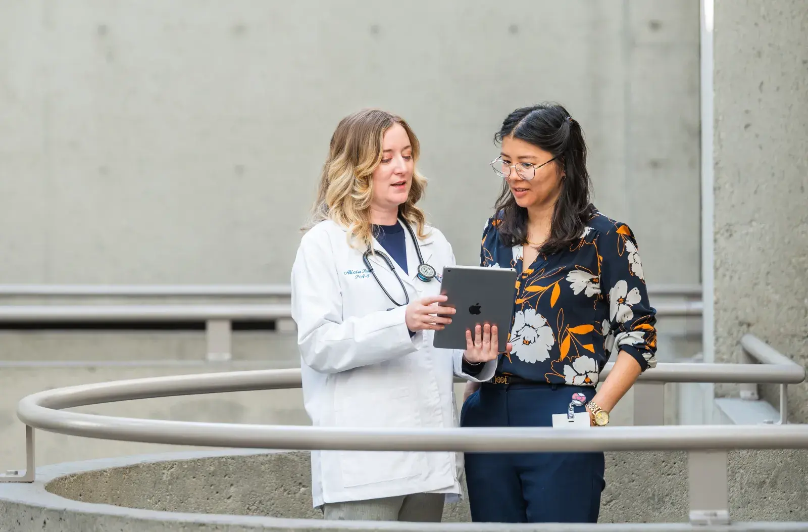 MPA student meeting with faculty