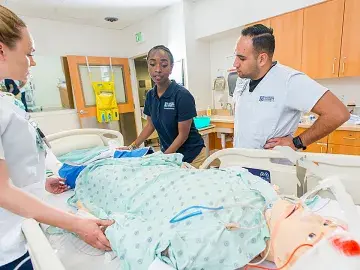 Students Assess Manikin During Simulation
