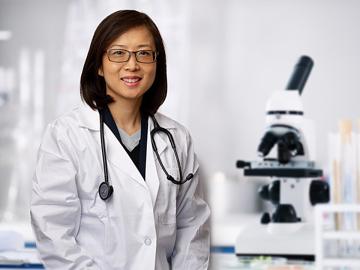 Adjunct Professor Sarah Jingying Zhang in the research lab