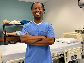 Jason Saunders, MPA '22, in the Health Science Simulation Center.