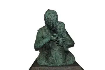 image of the statue entitled the splinter