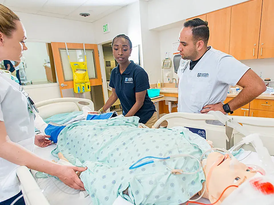Students Assess Manikin During Simulation