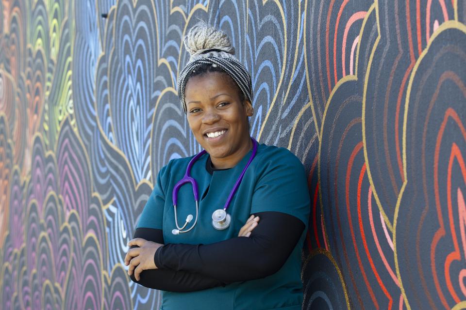 Aleesha Woodruf, BSN ’21, is doing a summer internship at the Kaiser Permanente Oakland Medical Center intensive care unit.
